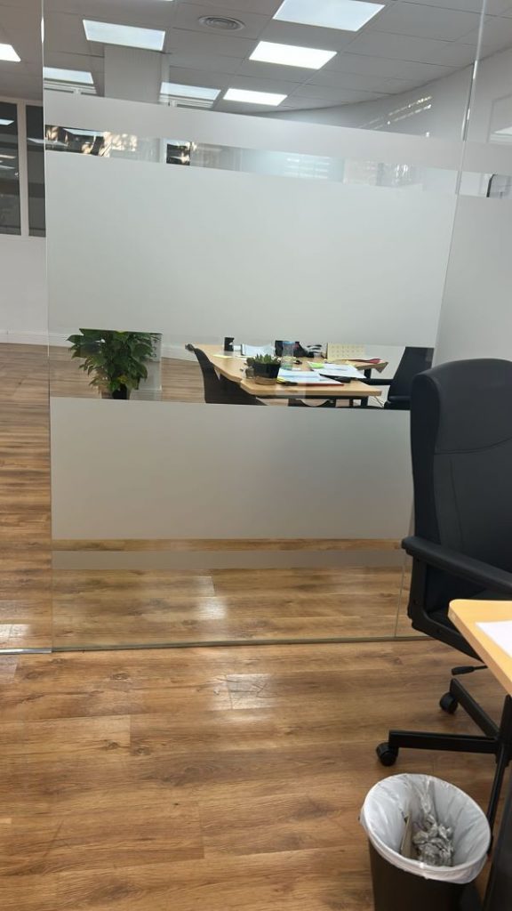 vinilos decorativos para cristales y escaparates