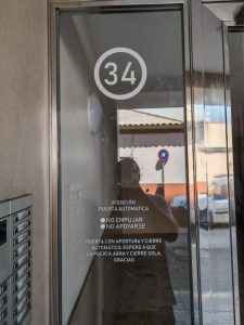 vinilos decorativos para cristales y escaparates