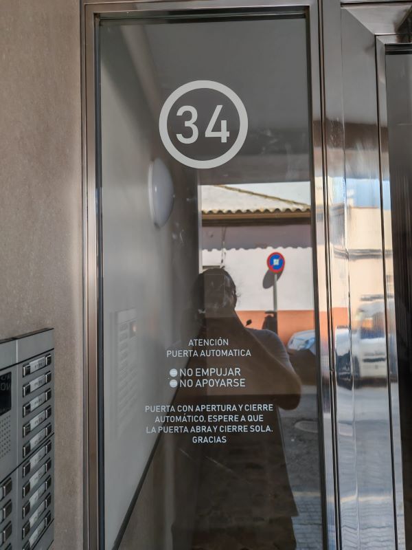 vinilos decorativos para cristales y escaparates